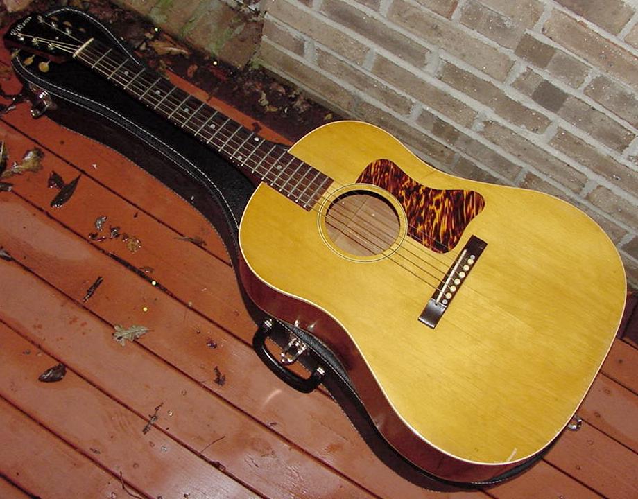 Gibson J-35 guitar Gibson J35 guitar Jumbo 35 guitar Gibson Trojan 