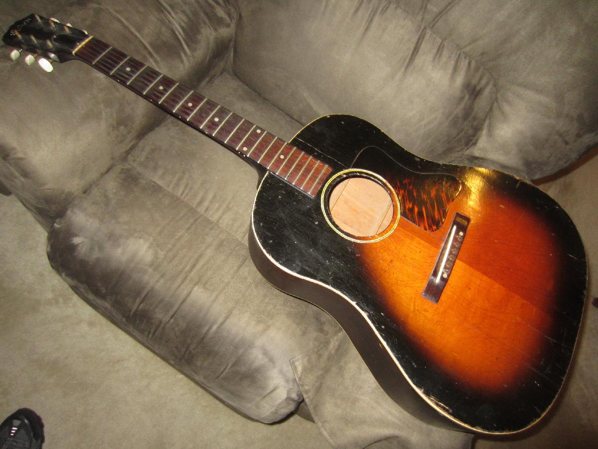 Gibson J-35 guitar Gibson J35 guitar Jumbo 35 guitar Gibson Trojan 